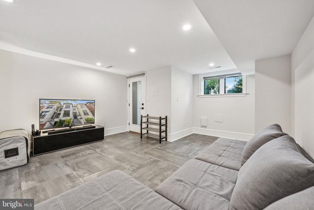 914 WESTMINSTER ST NW, Washington, DC 20001