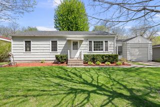 3820 15th St A, Moline, IL 51265