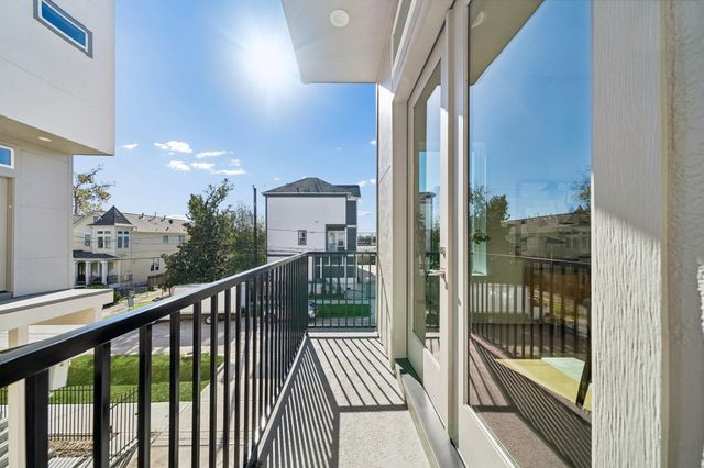 1403 W 21st St C, Houston, TX 77008
