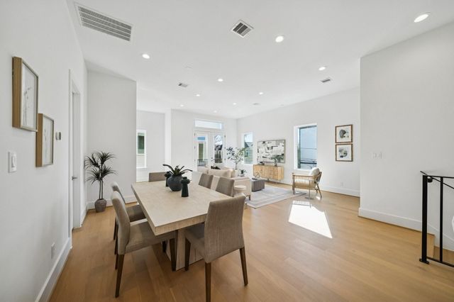 1403 W 21st St C, Houston, TX 77008