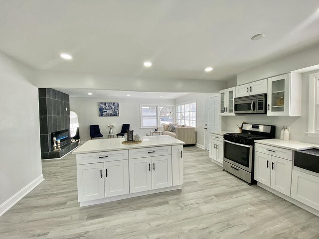 5735 N 79th STREET, Milwaukee, WI 53218