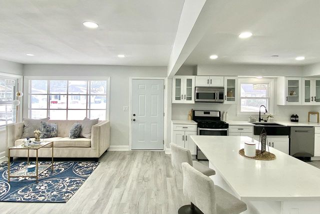 5735 N 79th STREET, Milwaukee, WI 53218