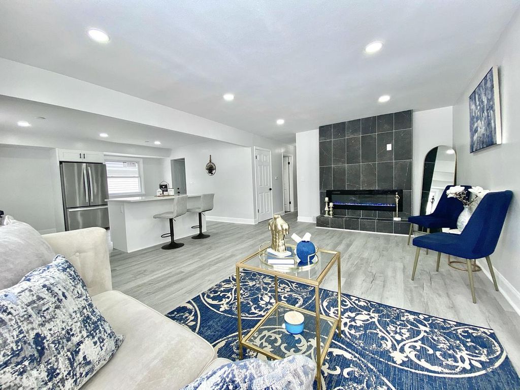 5735 N 79th STREET, Milwaukee, WI 53218