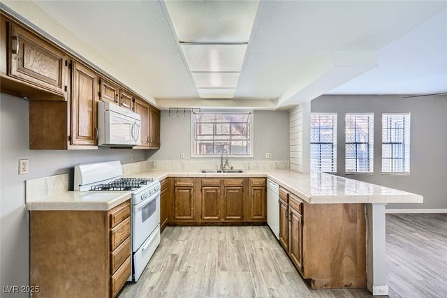 3954 Edgemoor Way, Las Vegas, NV 89121