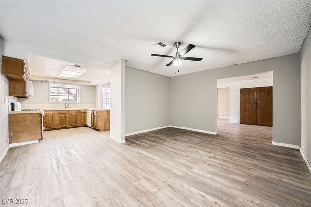 3954 Edgemoor Way, Las Vegas, NV 89121