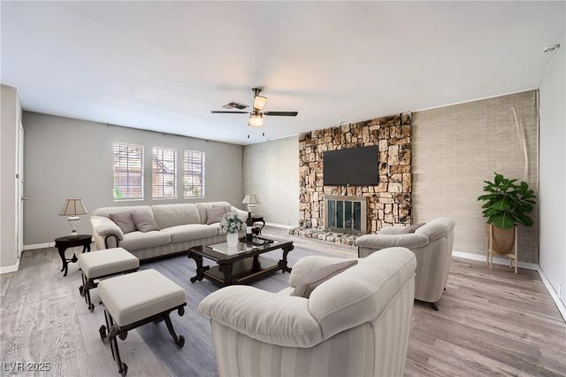 3954 Edgemoor Way, Las Vegas, NV 89121