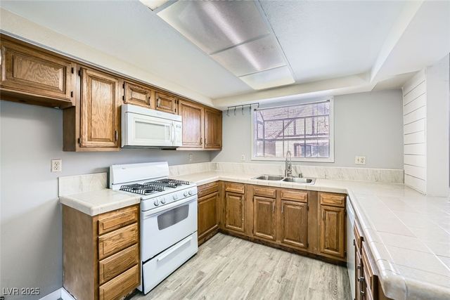 3954 Edgemoor Way, Las Vegas, NV 89121