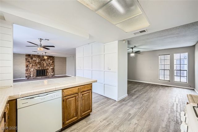 3954 Edgemoor Way, Las Vegas, NV 89121