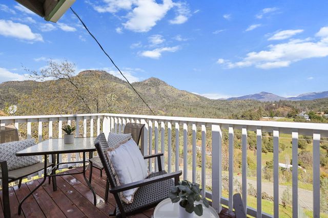 22065 Loop Drive, Redding, CA 96003