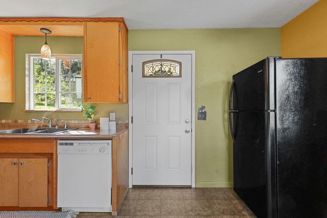 22065 Loop Drive, Redding, CA 96003