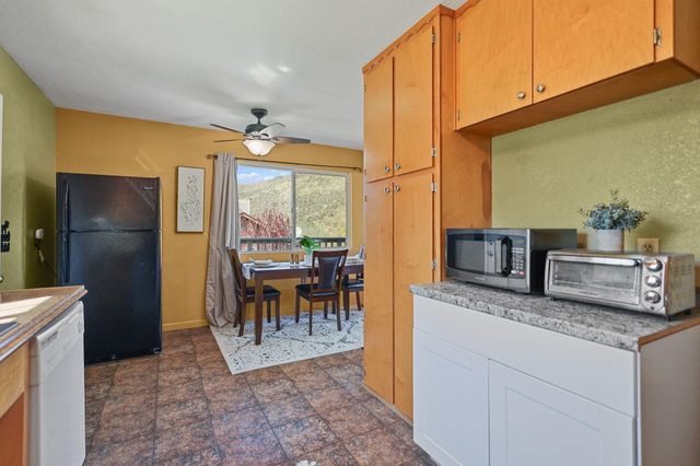 22065 Loop Drive, Redding, CA 96003