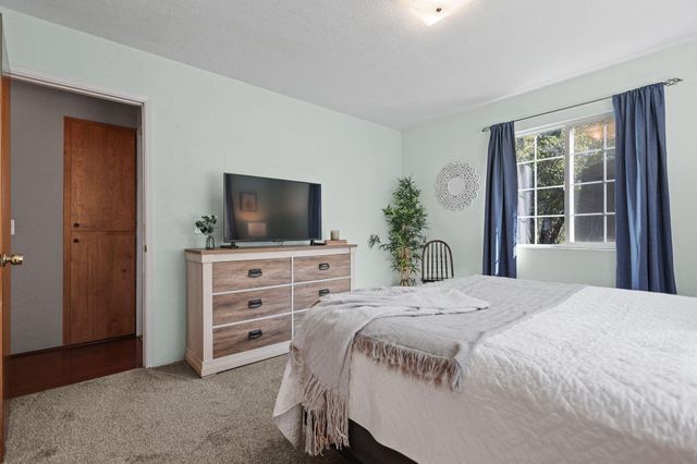 22065 Loop Drive, Redding, CA 96003
