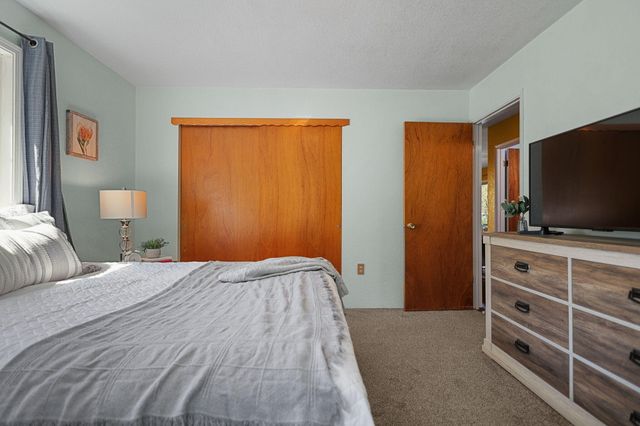 22065 Loop Drive, Redding, CA 96003