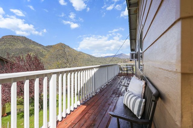 22065 Loop Drive, Redding, CA 96003