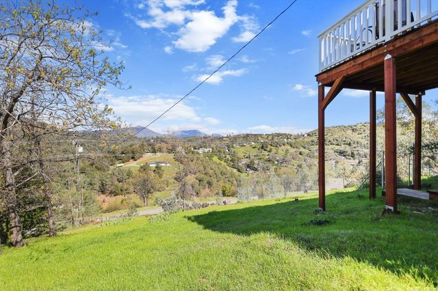 22065 Loop Drive, Redding, CA 96003