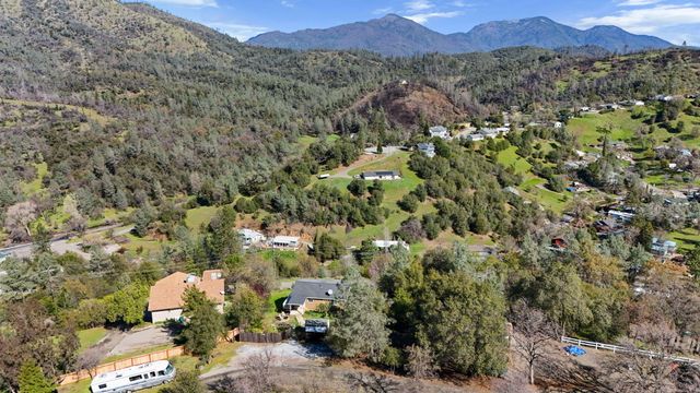 22065 Loop Drive, Redding, CA 96003