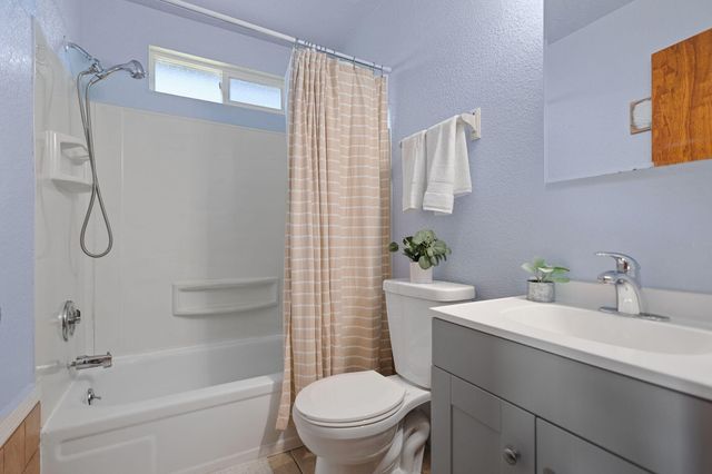22065 Loop Drive, Redding, CA 96003