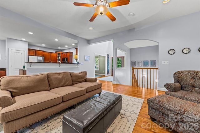 11 Jupiter Hills Drive, Weaverville, NC 28787