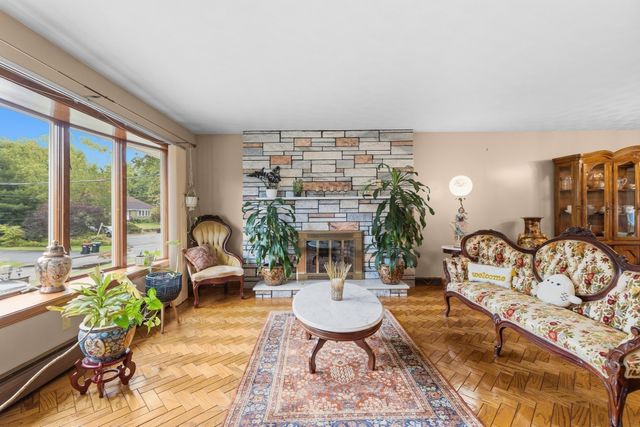 15 Madison Ct, Westport, MA 02790