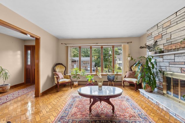 15 Madison Ct, Westport, MA 02790
