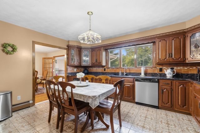 15 Madison Ct, Westport, MA 02790