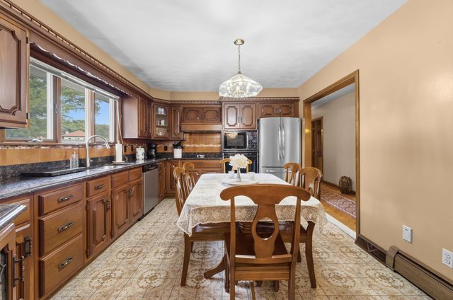 15 Madison Ct, Westport, MA 02790