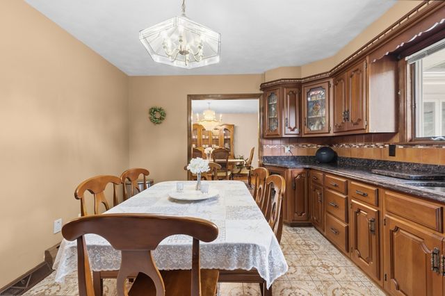 15 Madison Ct, Westport, MA 02790
