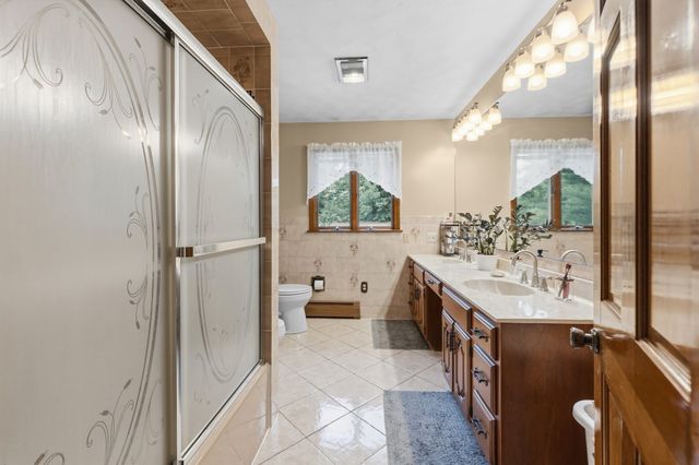 15 Madison Ct, Westport, MA 02790
