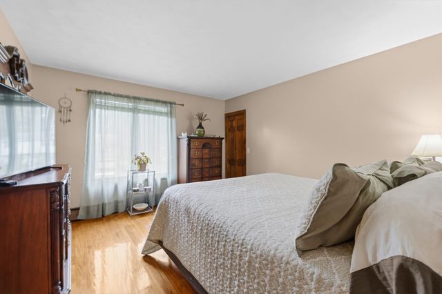 15 Madison Ct, Westport, MA 02790