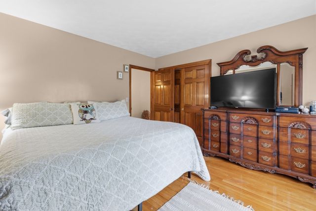 15 Madison Ct, Westport, MA 02790