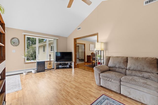 15 Madison Ct, Westport, MA 02790