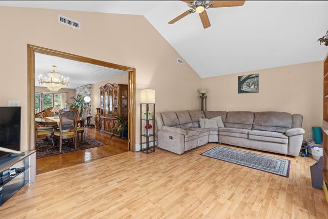 15 Madison Ct, Westport, MA 02790