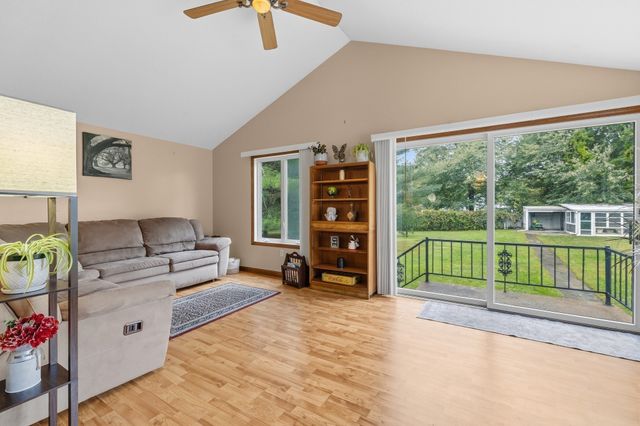 15 Madison Ct, Westport, MA 02790