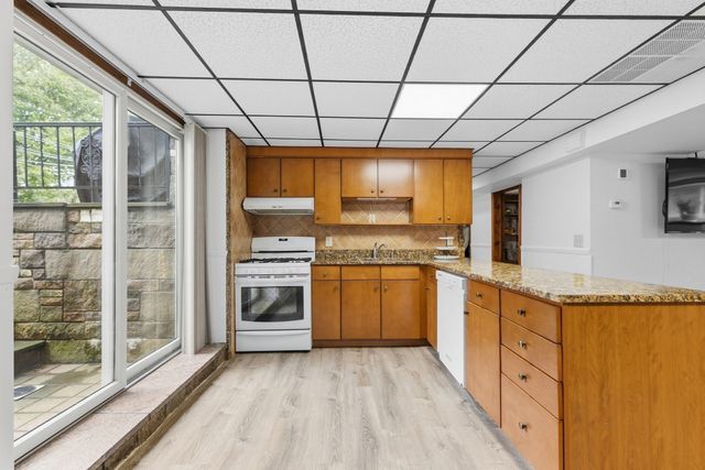 15 Madison Ct, Westport, MA 02790