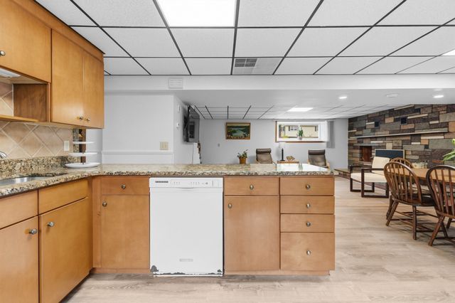 15 Madison Ct, Westport, MA 02790