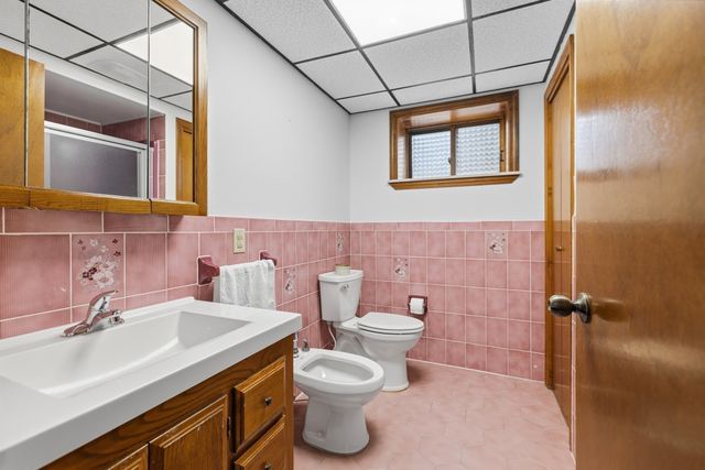 15 Madison Ct, Westport, MA 02790