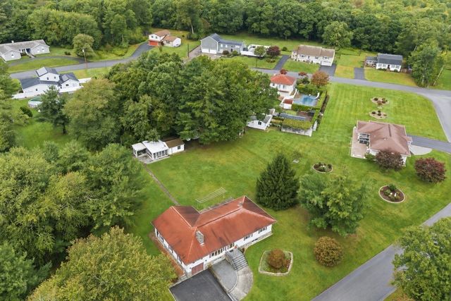 15 Madison Ct, Westport, MA 02790