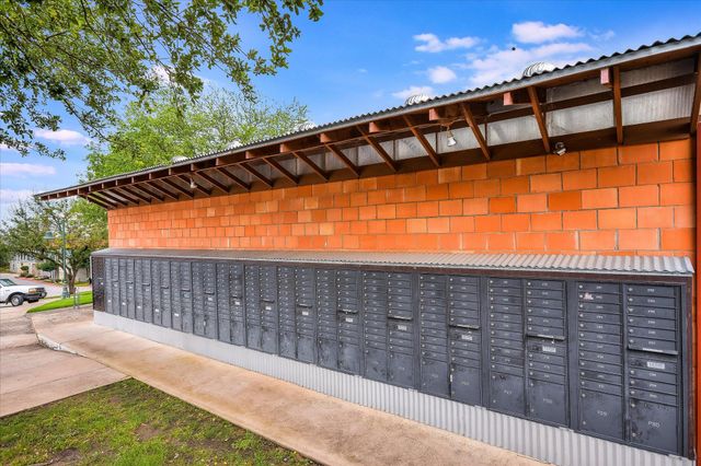 2001 Tramson DR, Austin, TX 78741