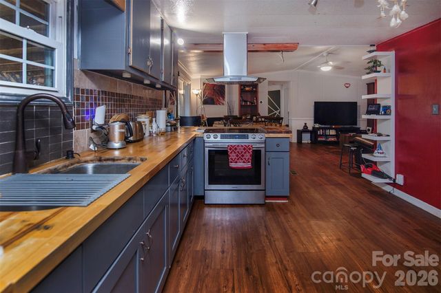 5727 Thompson Road, Charlotte, NC 28216