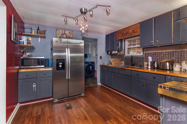 5727 Thompson Road, Charlotte, NC 28216