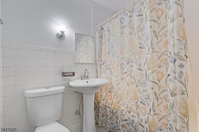 253 Midland Ave, East Orange City, NJ 07017