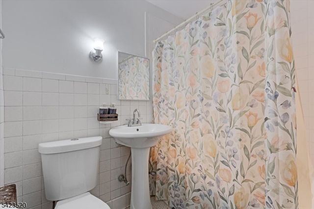253 Midland Ave, East Orange City, NJ 07017