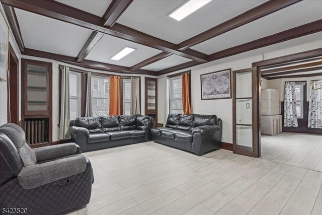 253 Midland Ave, East Orange City, NJ 07017