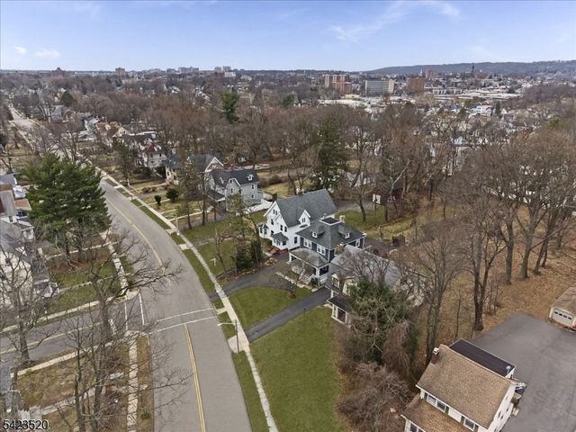 253 Midland Ave, East Orange City, NJ 07017