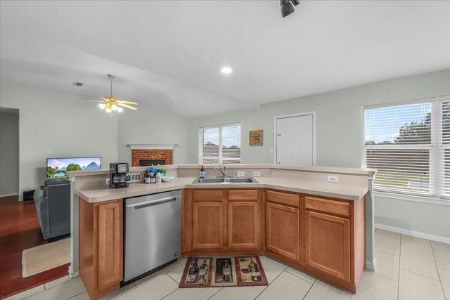 6926 MEADOW BEND Drive, Arlington, TX 76002