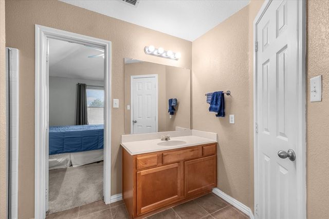 6926 MEADOW BEND Drive, Arlington, TX 76002