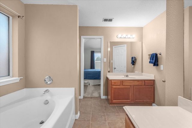 6926 MEADOW BEND Drive, Arlington, TX 76002