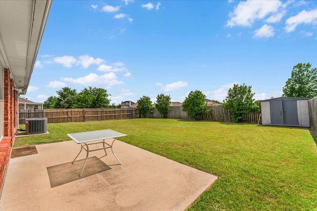 6926 MEADOW BEND Drive, Arlington, TX 76002