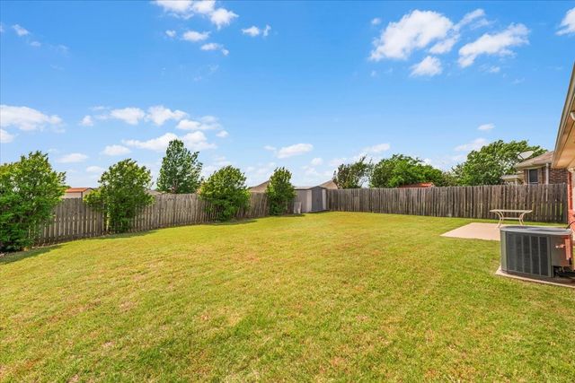 6926 MEADOW BEND Drive, Arlington, TX 76002