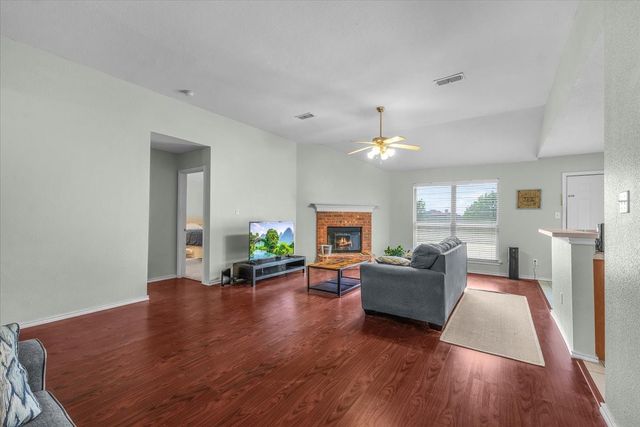 6926 MEADOW BEND Drive, Arlington, TX 76002